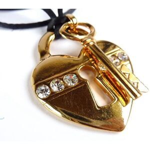 Avon heart and key 34” long necklace